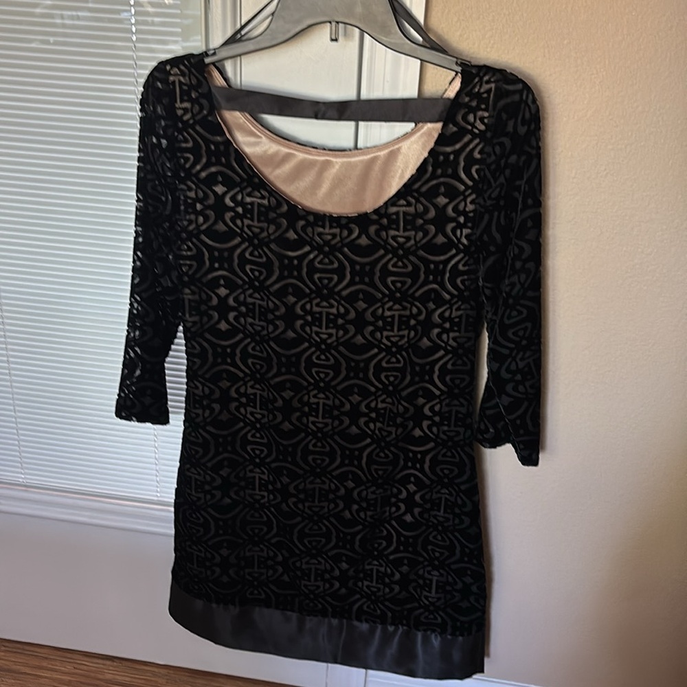Elegant Black Lace Dress Size 2

Laundry by Shelli Segal